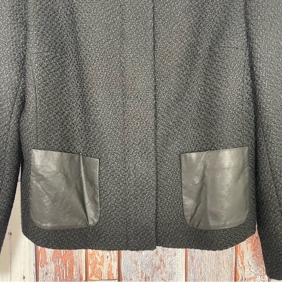 ✨✨Host Pick ✨Talbots Tweed Zip Up Jacket, Faux Leather Pockets, Black Wool Blend - Picture 2 of 11